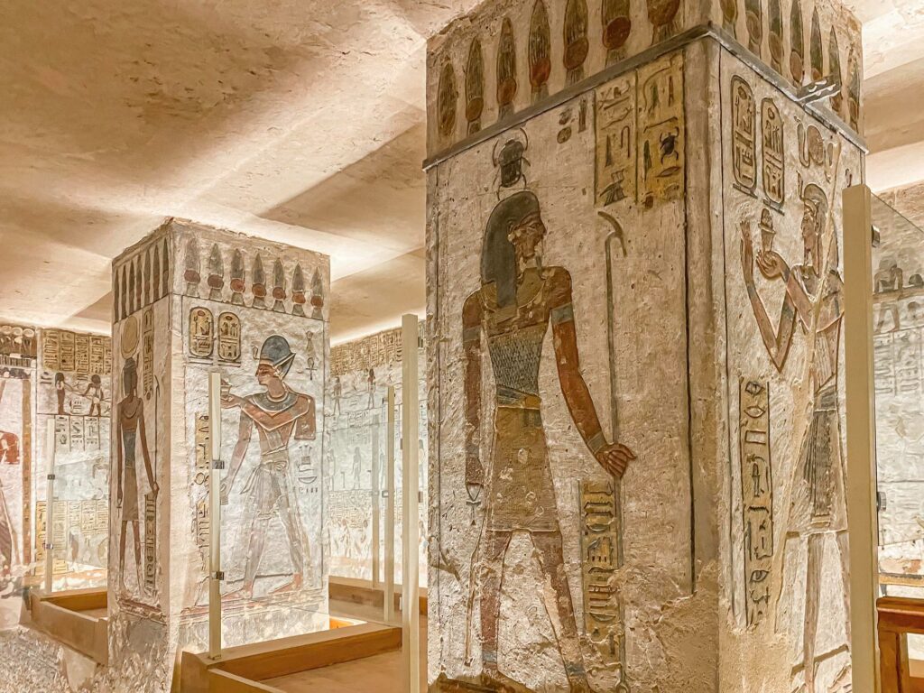 kv11-im-aegyptischen-tal-der-koenige-in-der-thebanischen-nekropole-aegypten-luxor-1